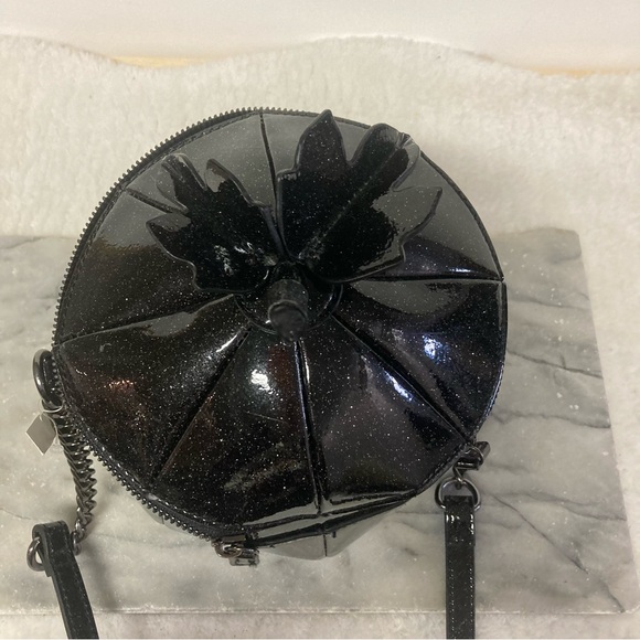 Halloween Pumpkin Crossbody Bag Sparkly Black Glow in the Dark New - Picture 4 of 7